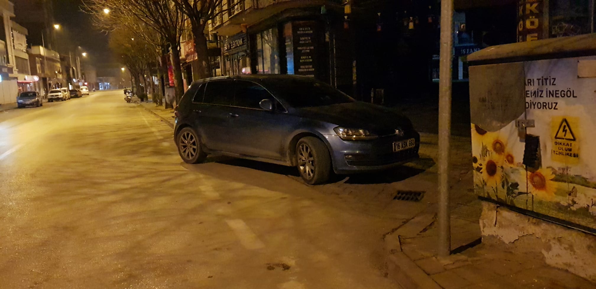 Polisi görünce aracını bırakıp kaçtı