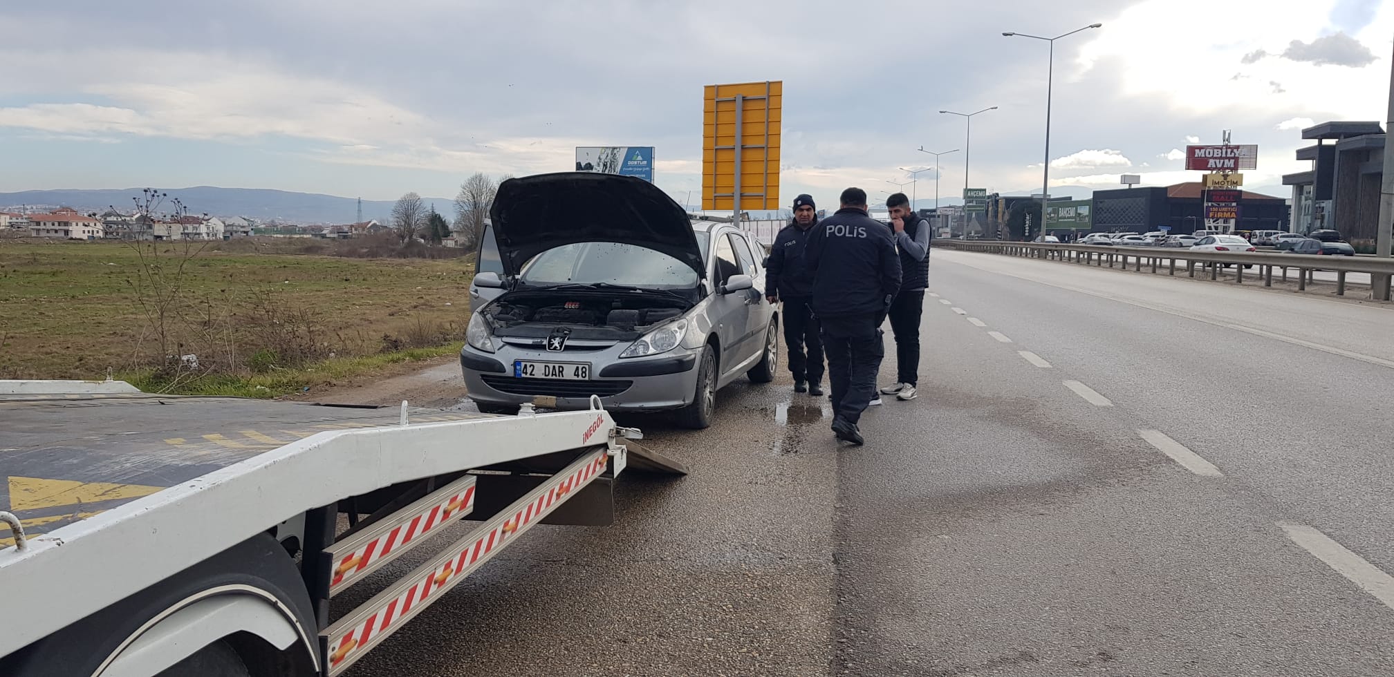 İnegöl’de araç alev aldı