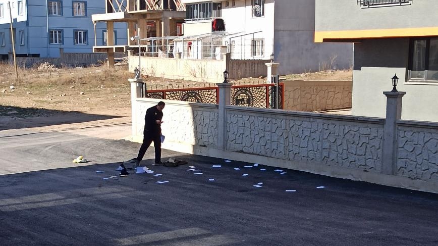 PTT personelinin motosikletini çalıp, evrakları yola saçtı