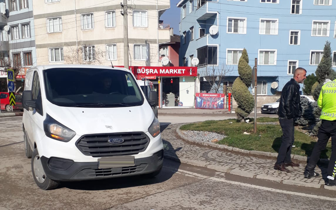 Yolun karşısına geçerken yaralandı