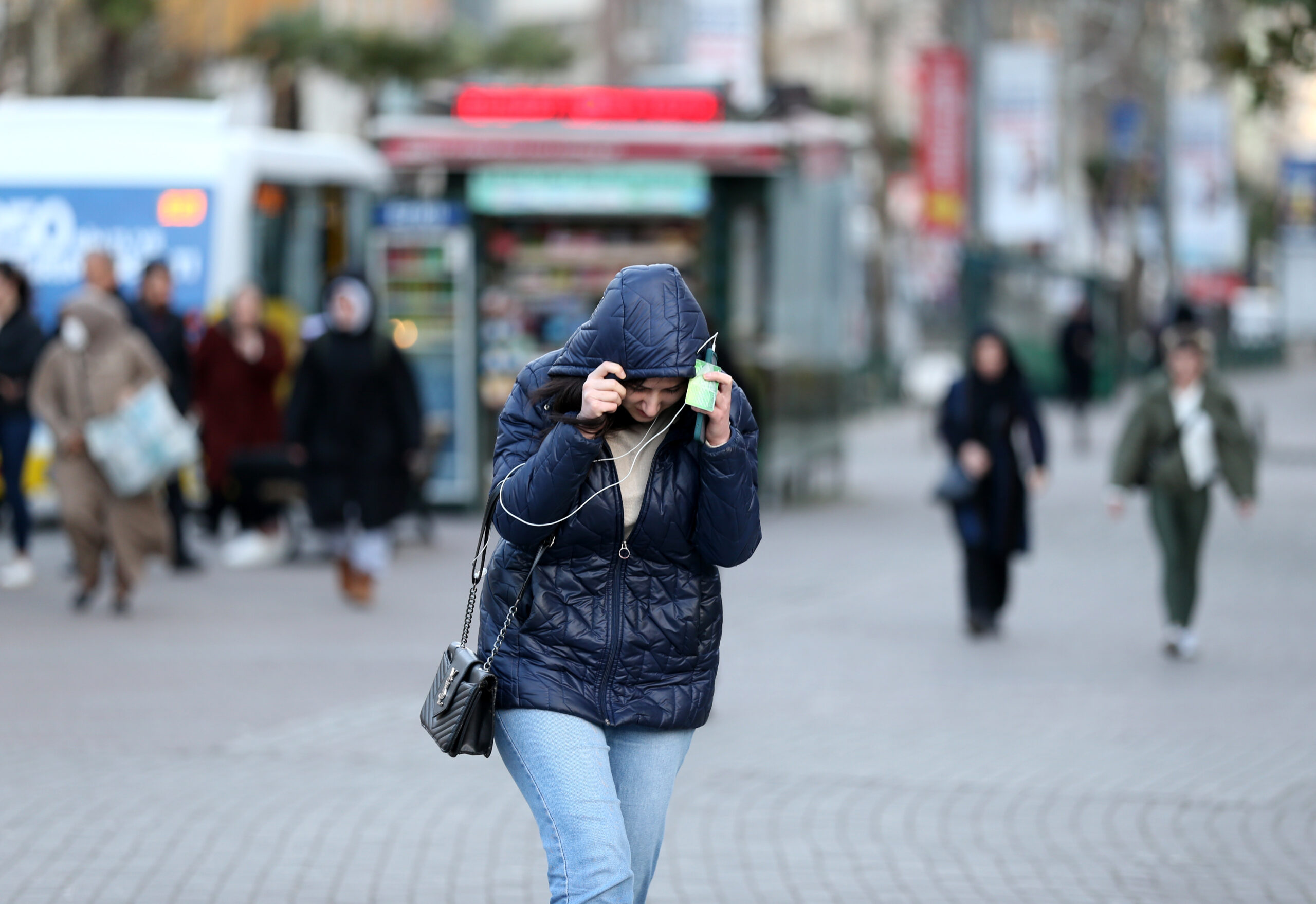 İnegöl’de lodos etkili oluyor