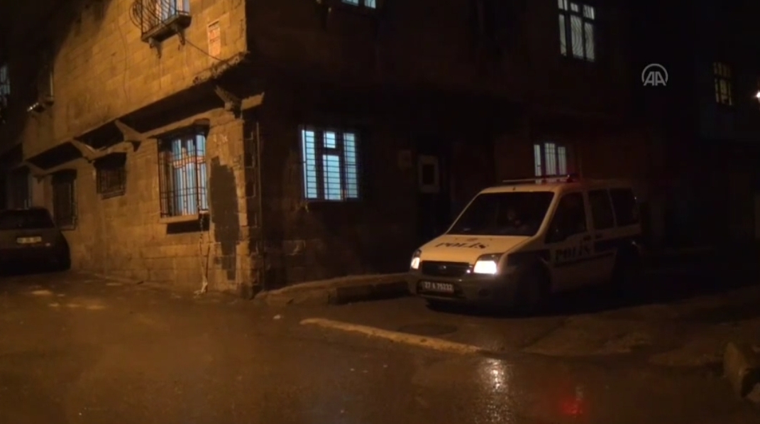 Akrabalar arasındaki silahlı kavgada 3 kişi öldü