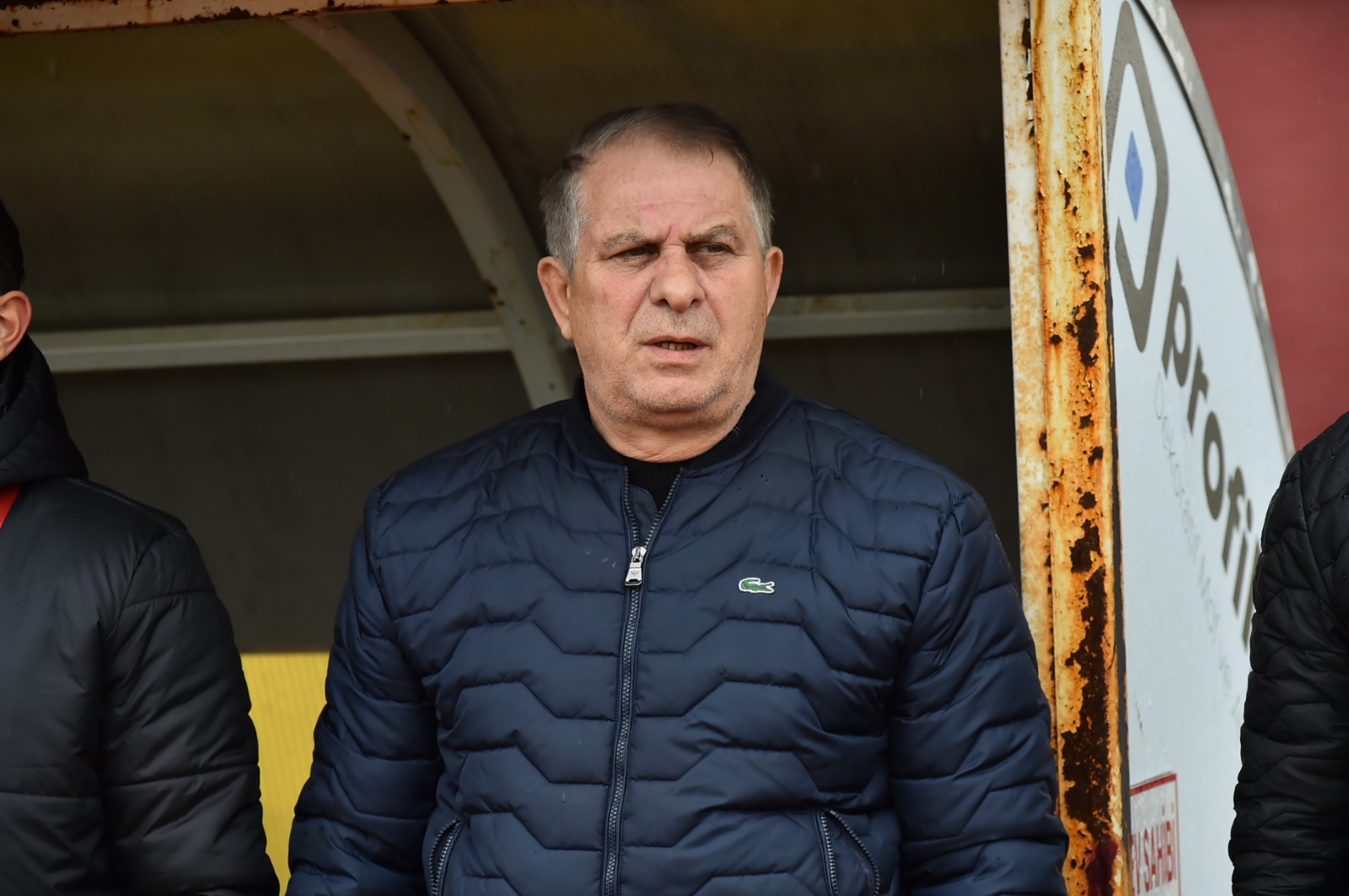 İnegölspor Teknik Direktörü Bahaddin Güneş, hastaneye kaldırıldı