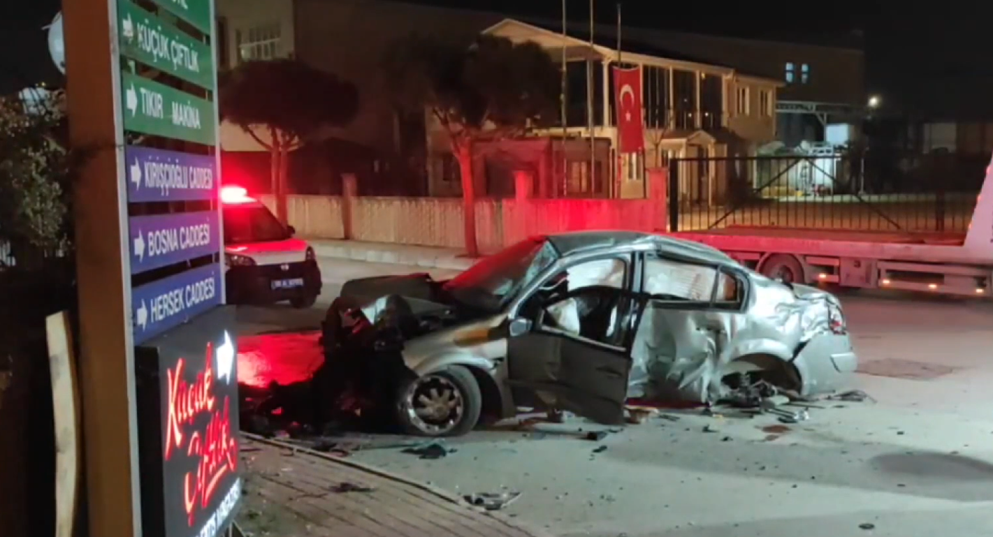 Fabrika duvarına çarpan otomobil sürücüsü ağır yaralandı