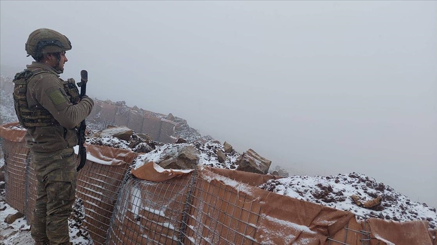 Mehmetçik’ten sıfırın altında 20 derece ve 4,5 metre kar altında vatan nöbeti