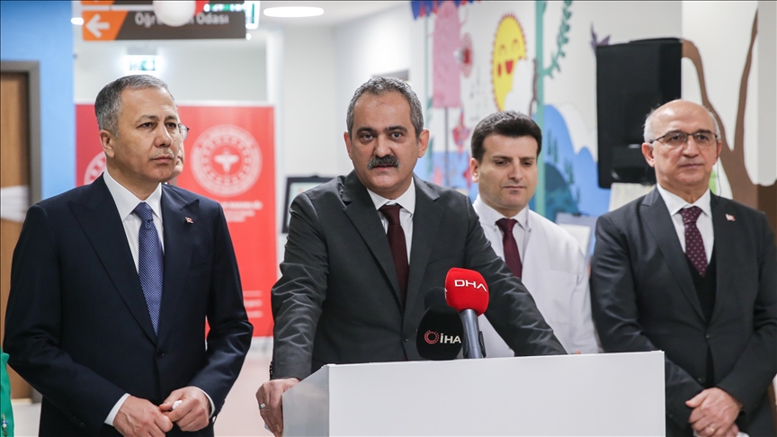 Milli Eğitim Bakanı Özer: 81 ilde tüm öğrencilerimize karneyle birlikte kitap verildi