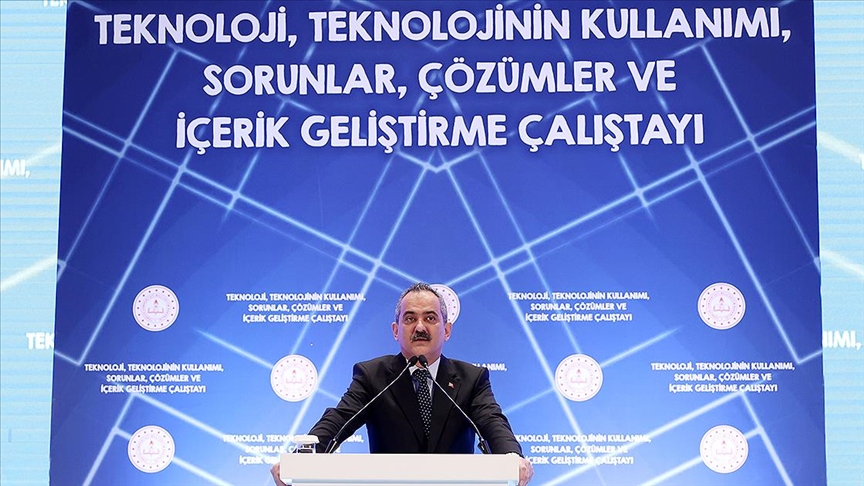 Bakan Özer “Teknoloji, Teknolojinin Kullanımı, Sorunlar, Çözümler ve İçerik Geliştirme Çalıştayı”nda konuştu:
