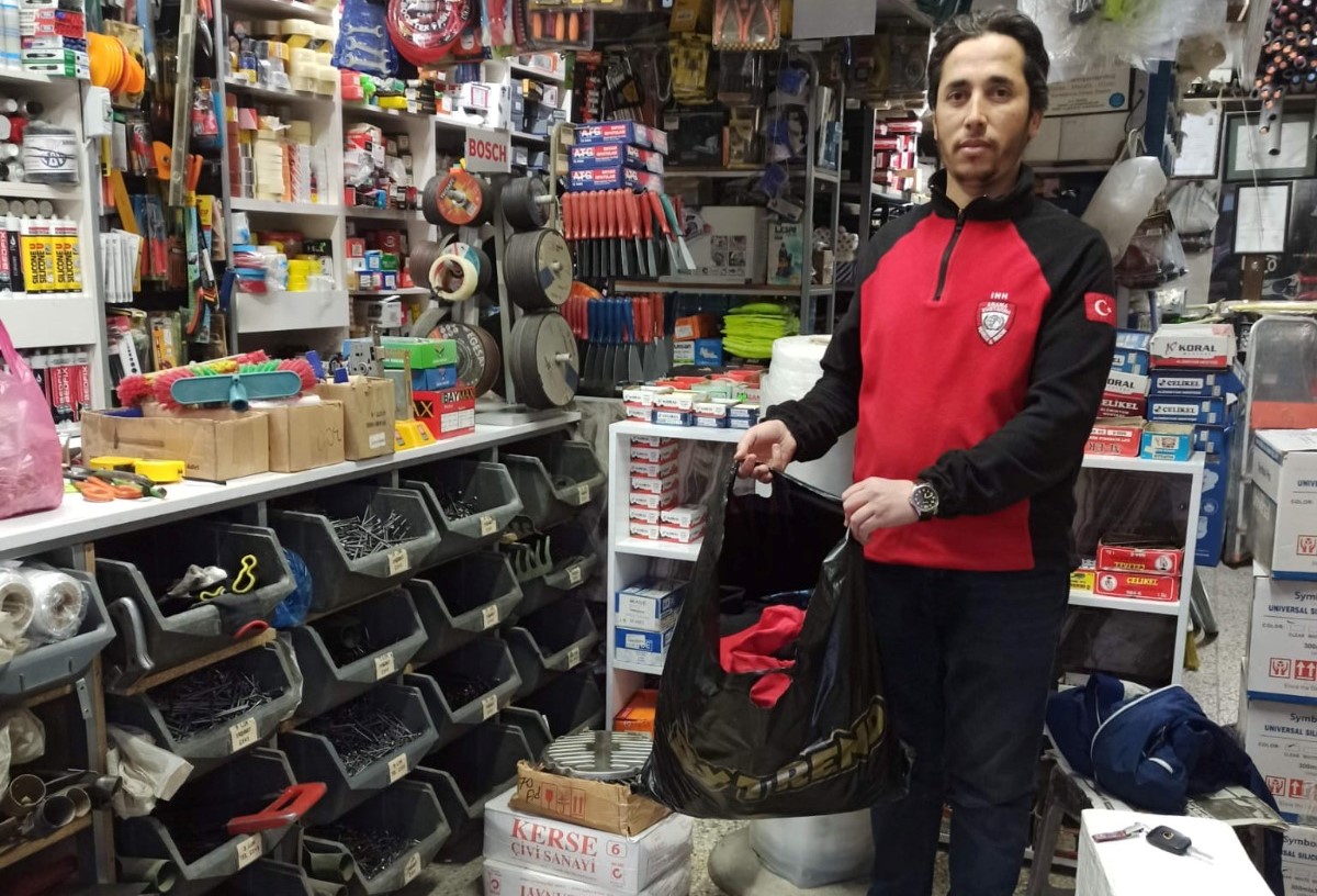 Arama kurtarma malzemelerinin sahibine geri gönderdi