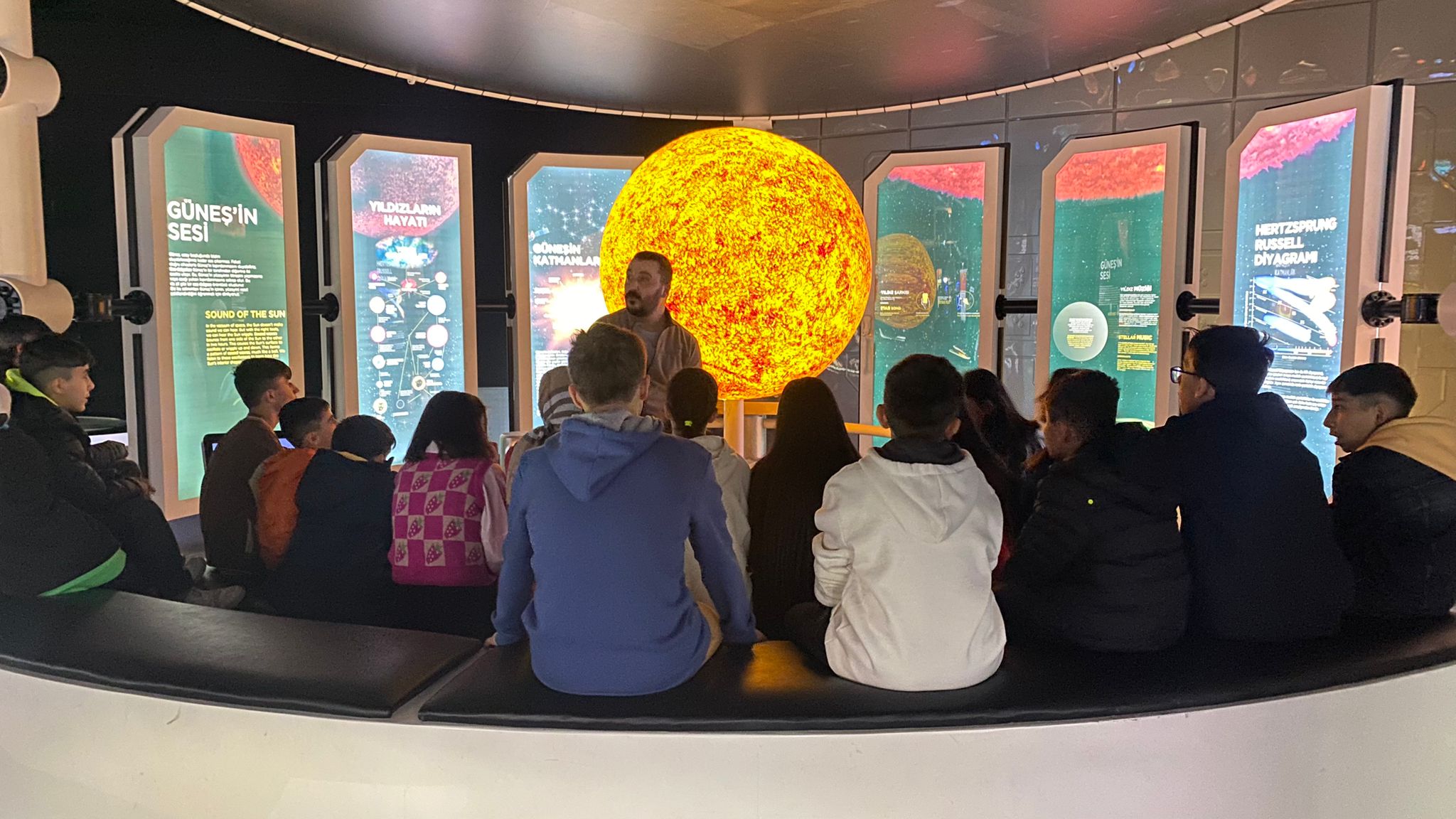 Depremzede çocuklara kültür turu