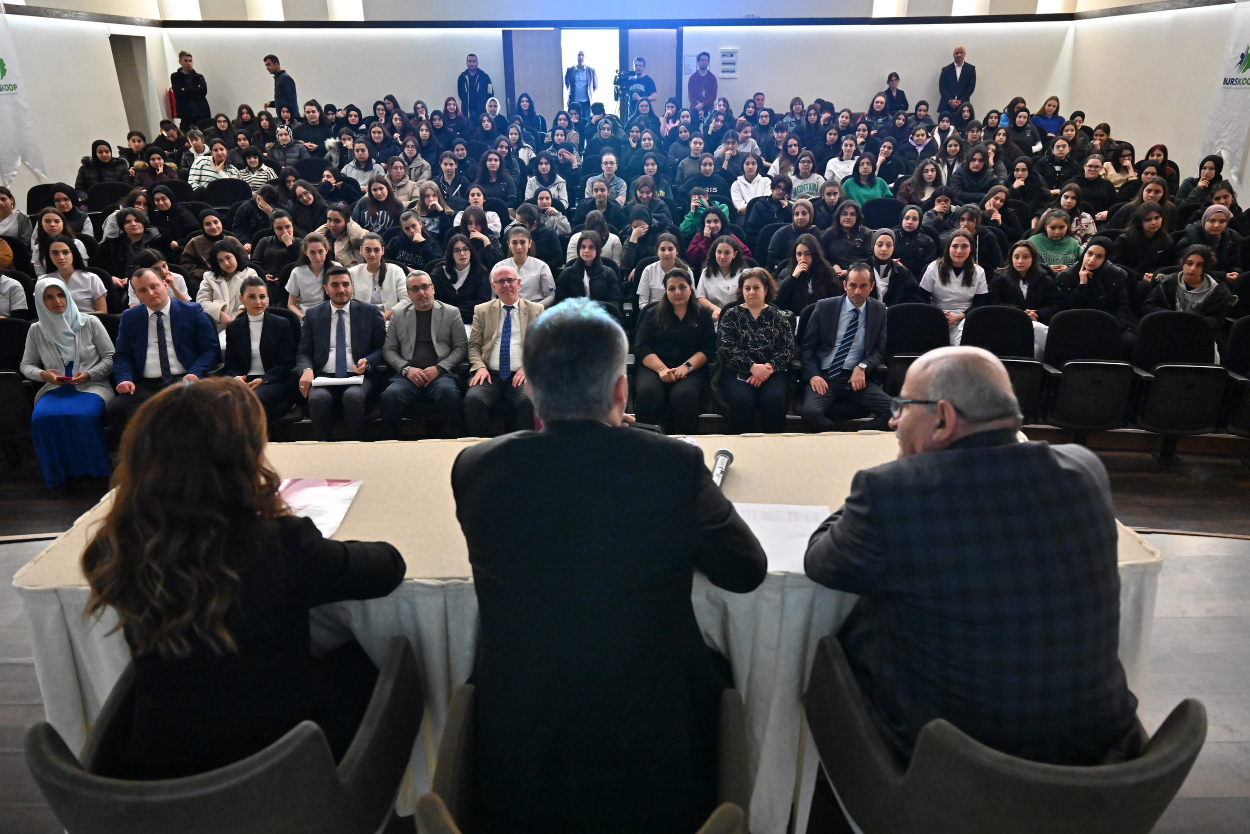 Liseli gençlerden deprem bölgesine anlamlı destek