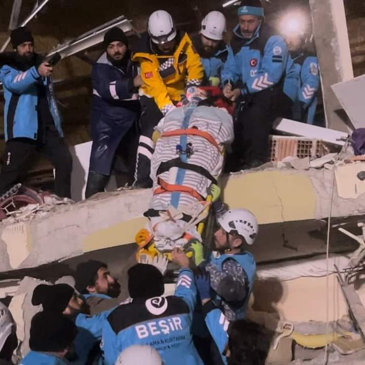 İnegöl’deki arama kurtarma ekipleri deprem bölgesinde ‘umut’ kapısı oluyor