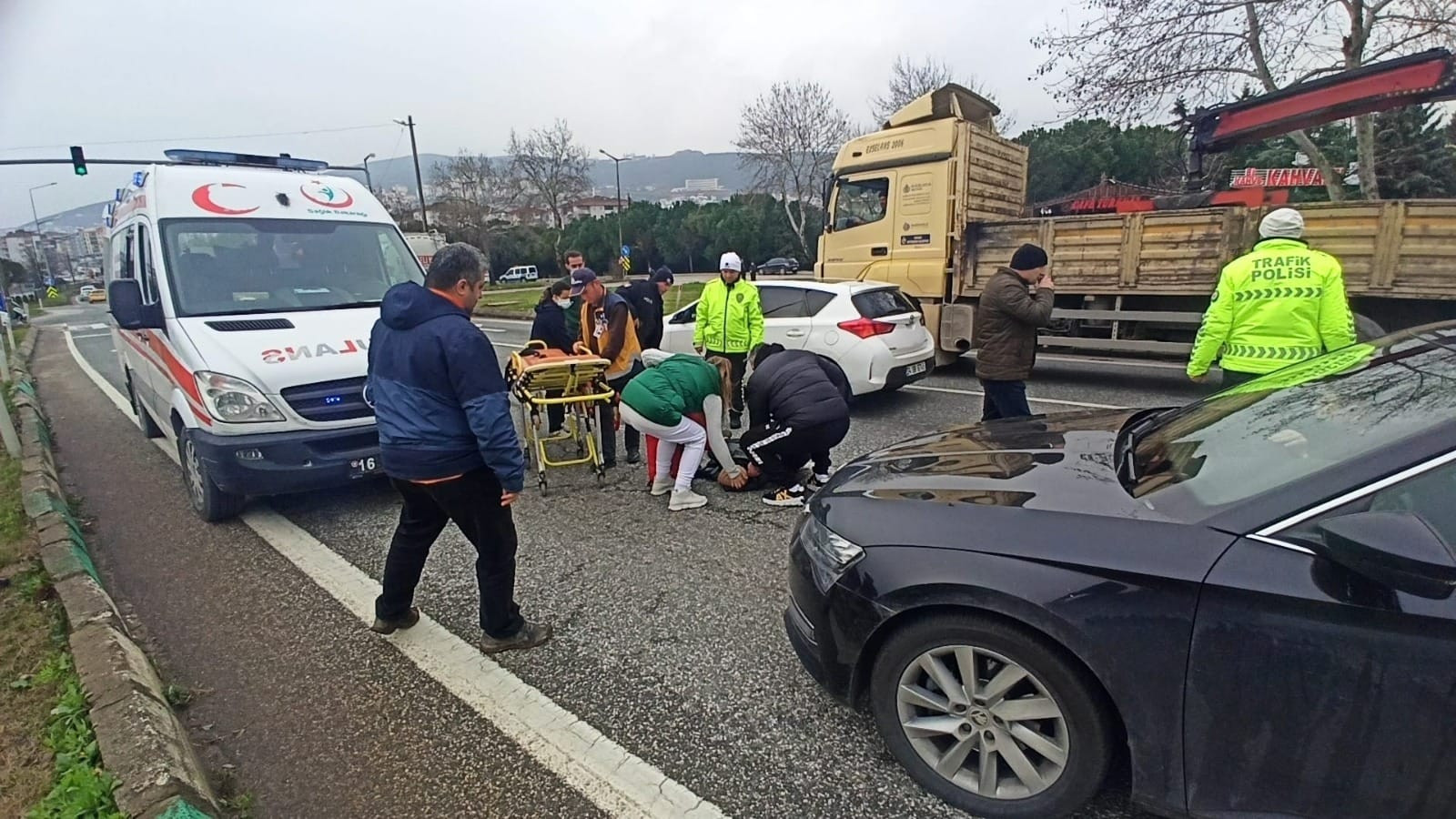 Otomobilin çarptığı 13 yaşındaki çocuk yaralandı