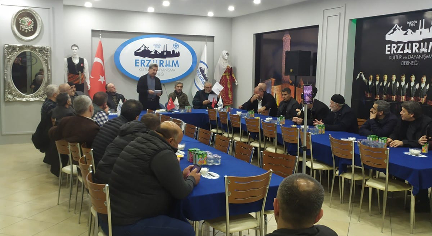 Dadaşların elleri, yaşamını yitiren vatandaşlarımız için semaya kalktı