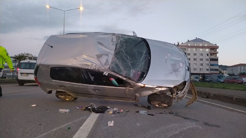 Otomobillerin çarpışması sonucu 1 kişi yaralandı