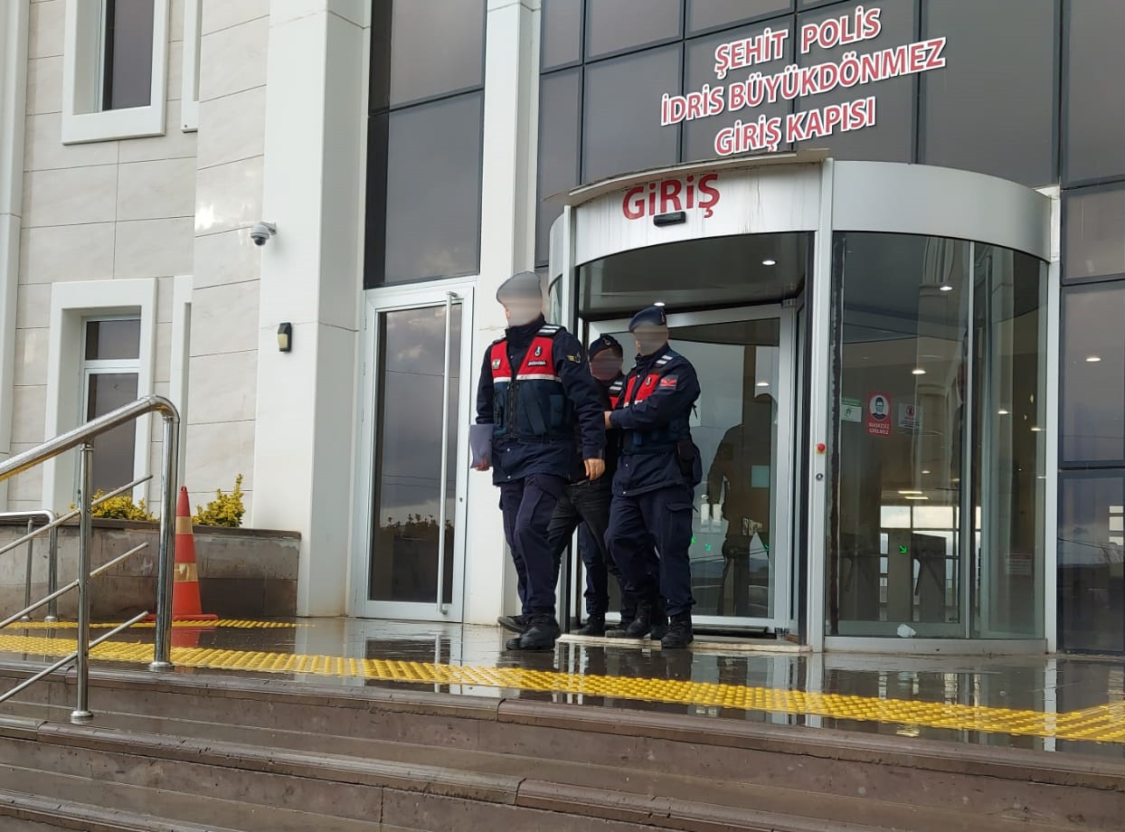 Uyuşturucu operasyonunda jandarmaya silahla direnen kişi tutuklandı