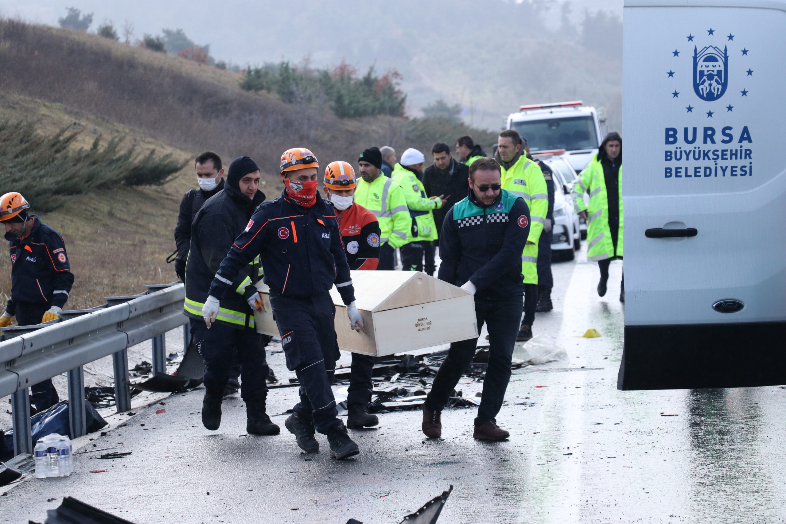 Bursa’da zincirleme trafik kazasında 4 kişi öldü, 6 kişi yaralandı
