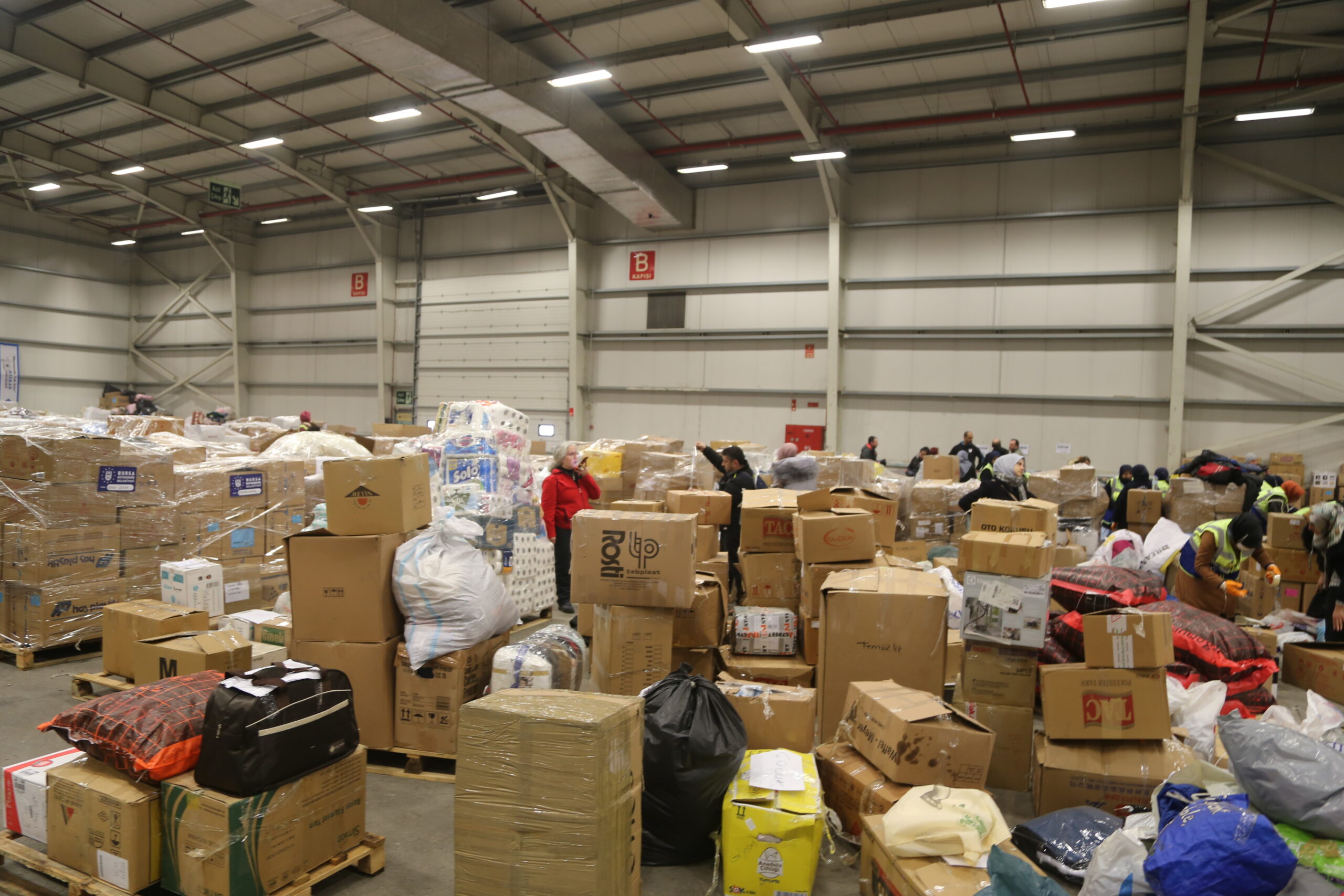 Bursa’dan deprem bölgesine giden yardım tırı sayısı 100’ü buldu