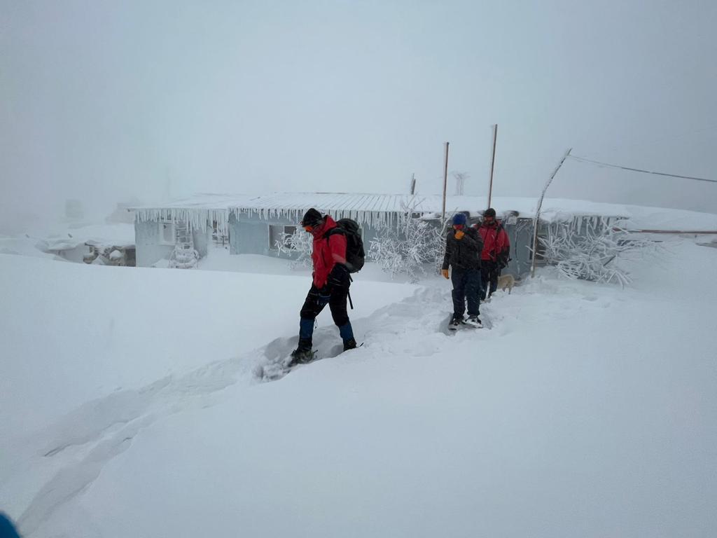 Yoğun kar yağışı nedeniyle mahsur kalan kişi ekiplerce kurtarıldı
