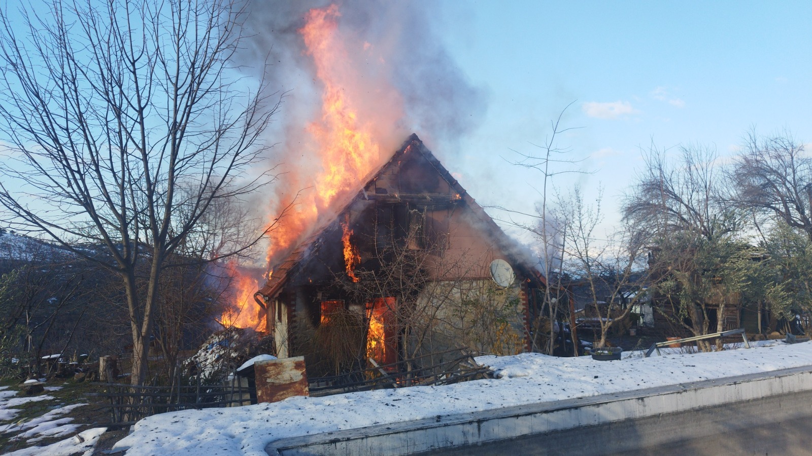 Çiftlik evinde çıkan yangın söndürüldü