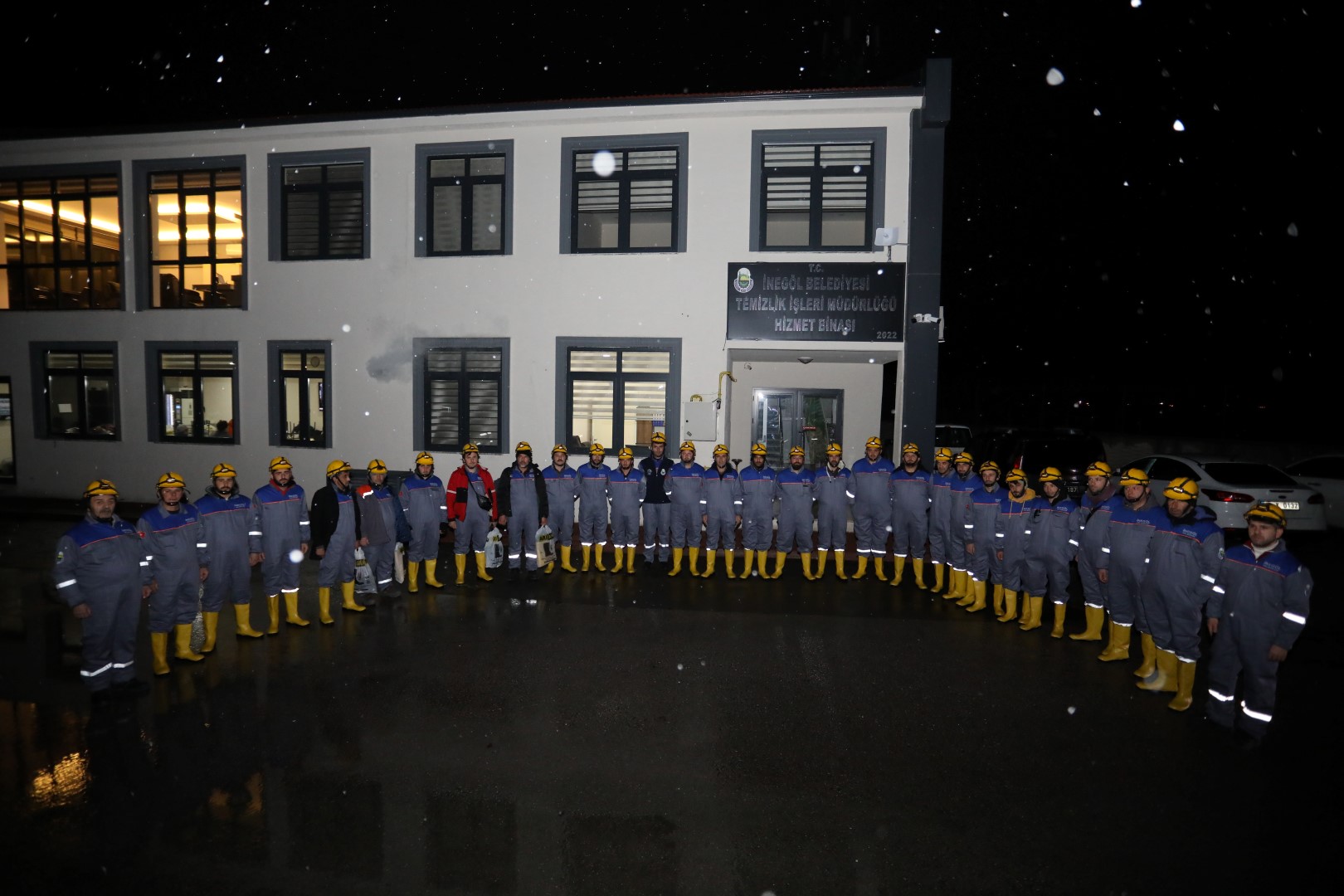 İnegöl Belediyesi personeli deprem bölgesine sevk edildi