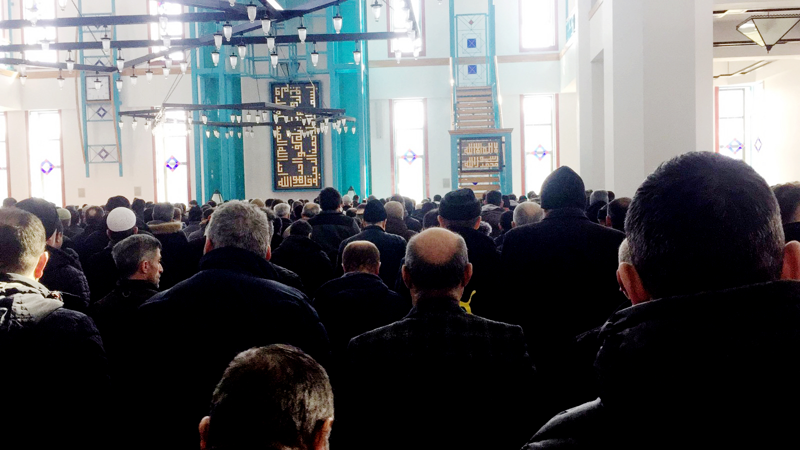 Camilerde gıyabi cenaze namazı kılındı