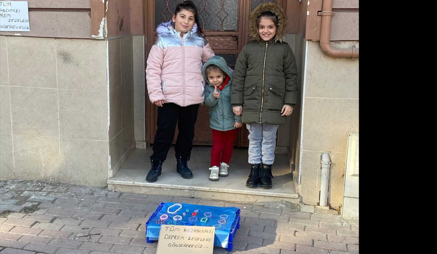 Toka, kolye ve bilekliklerini depremzedeler için satışa çıkardılar
