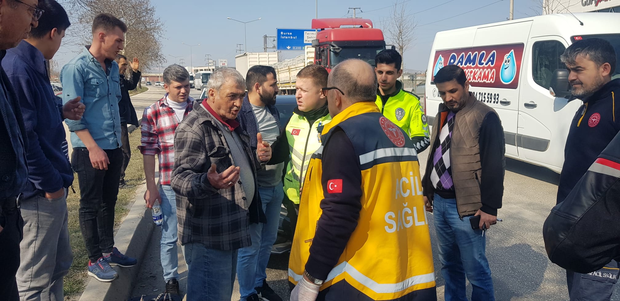 İnegöl’de ayakta durmakta güçlük çeken sürücü, ekipleri seferber etti