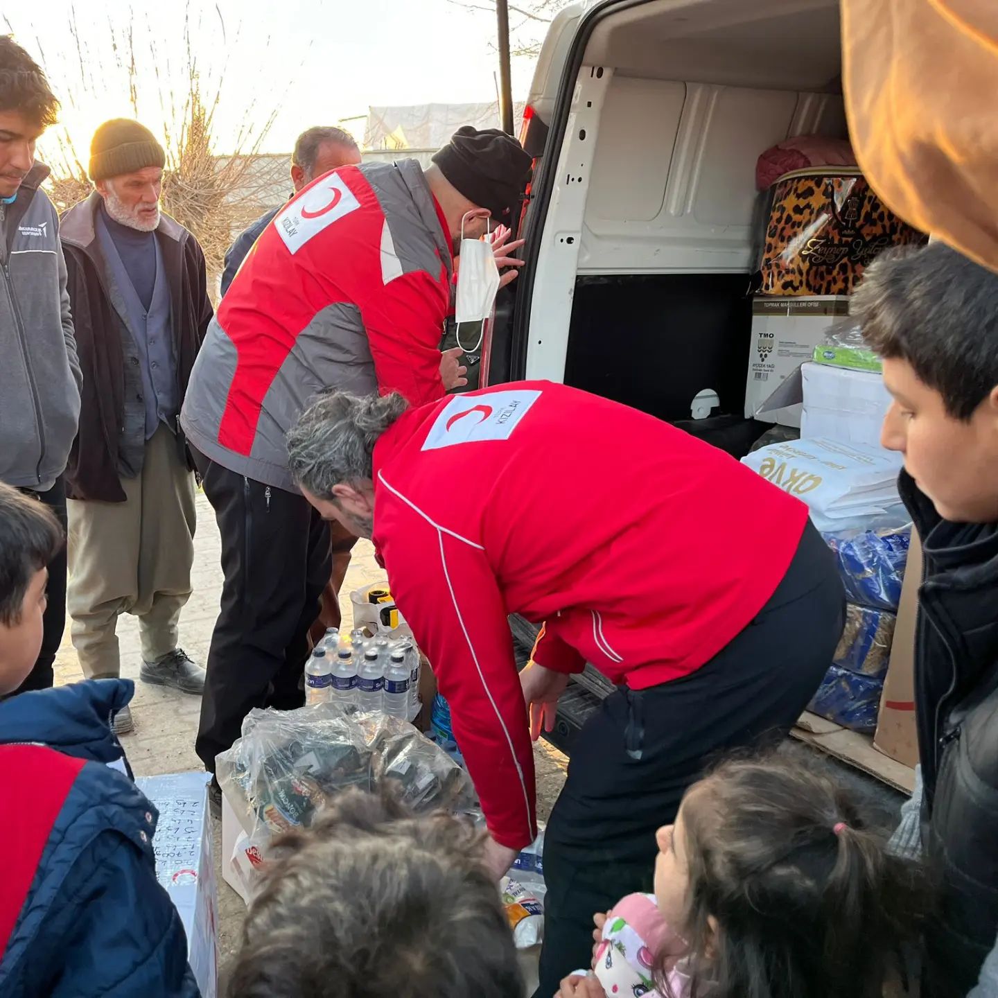 Kızılay İnegöl ekibi, depremzede köylerde
