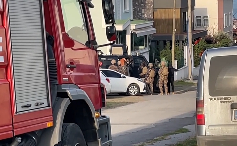 Eşinin rehin aldığı anne ve 3 çocuğu kurtarıldı