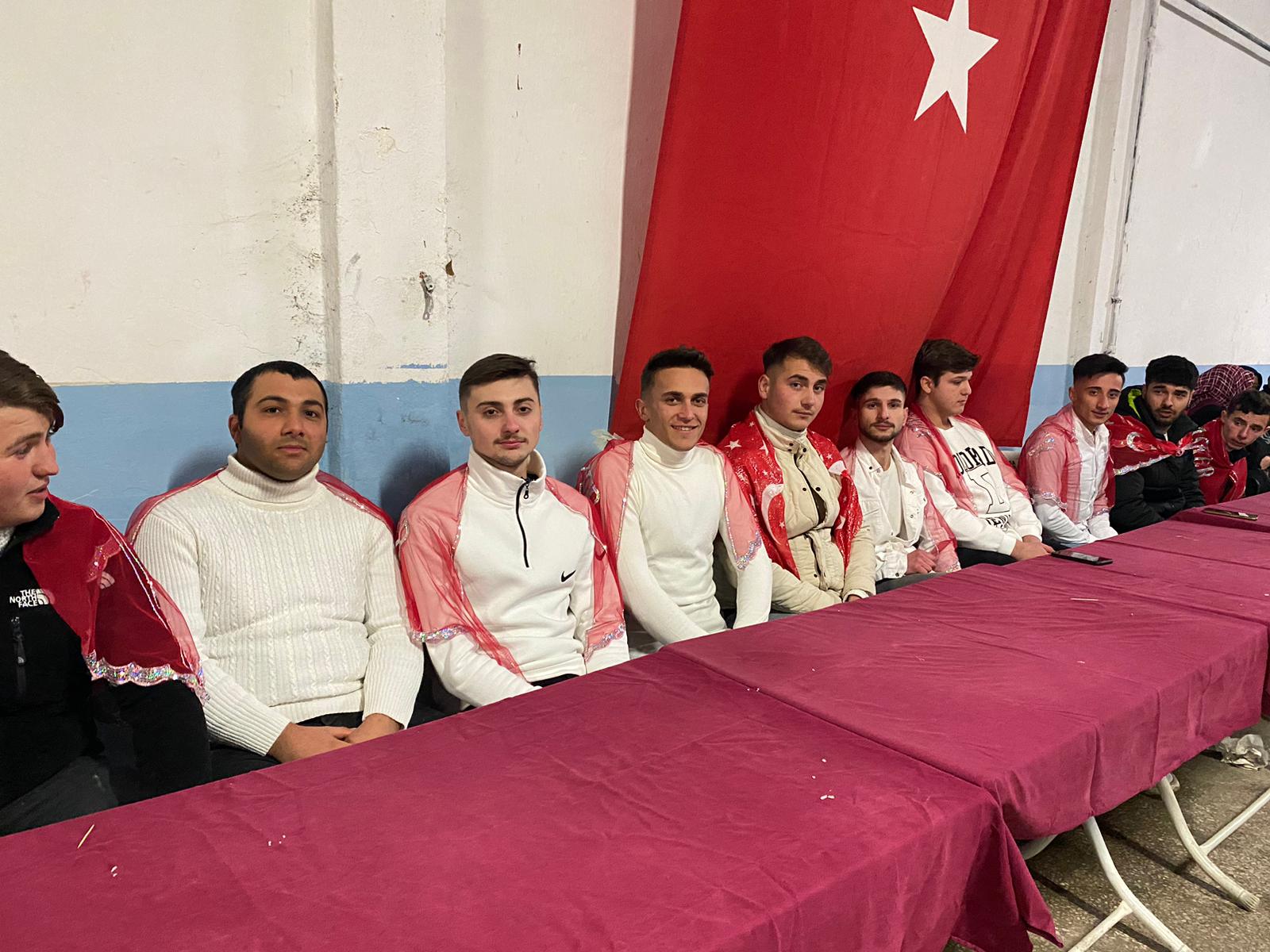 İnegöl’de kınalı kuzular asker ocağına Mevlid-i Şerif programı ile gönderildi