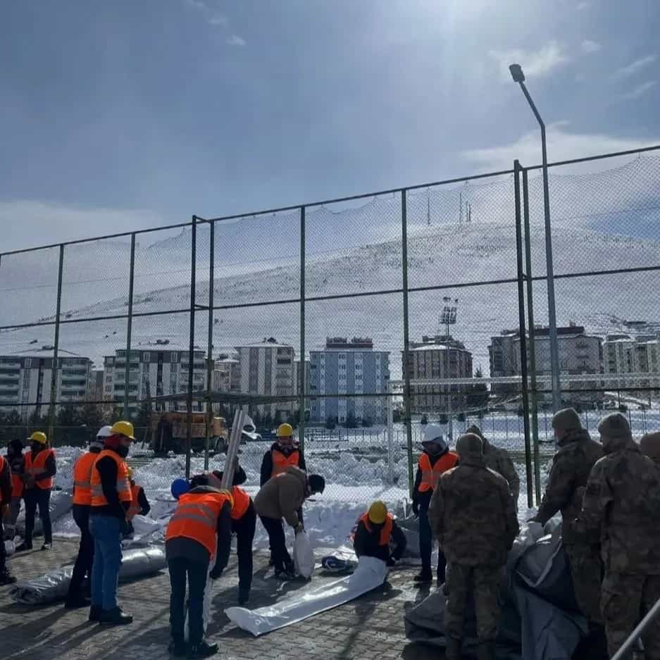 İnegölsporlu taraftarlar deprem bölgesinde