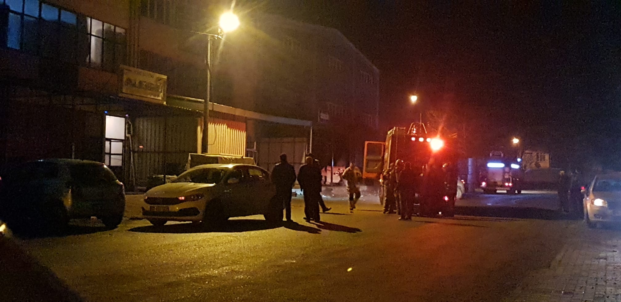 Mobilya imalathanesinde yangın paniği