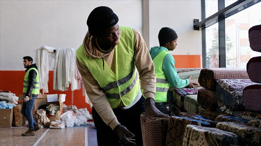 Üniversite arkadaşını depremde kaybeden Malili öğrenci yardımlara Konya’dan destek veriyor