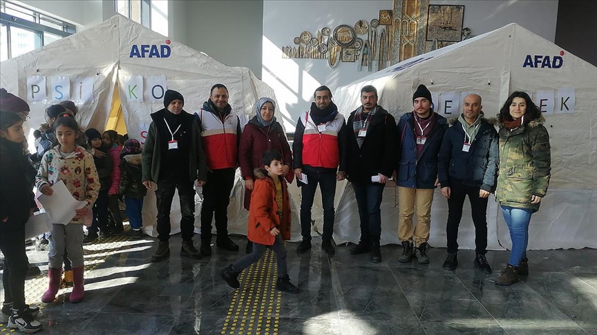 MEB’e bağlı 4 bin rehber öğretmen, deprem bölgesindeki çocuklara destek sağlıyor