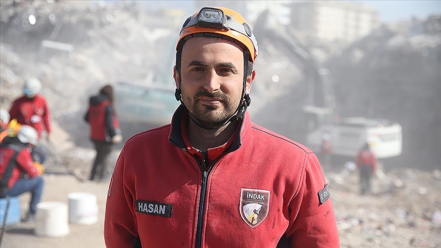 Depremden 222 saat sonra çıkarılan kadını kurtaran Kılınç: Mutluluğu tarif edilmez. Sağ salim çıkarttık Melike ablayı