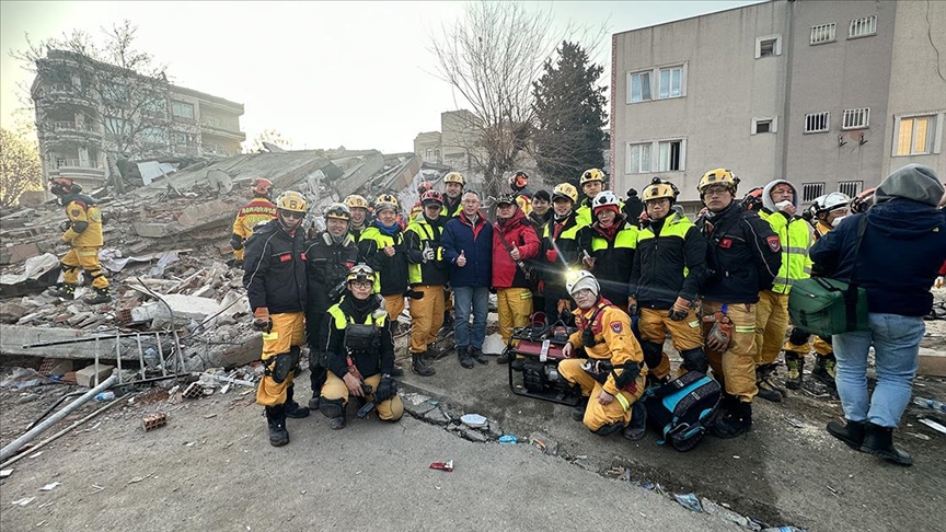 Tayvanlı arama-kurtarma ekibi enkazda ‘Dinlenmek yok’ parolasıyla hayat kurtarmak için çalıştı