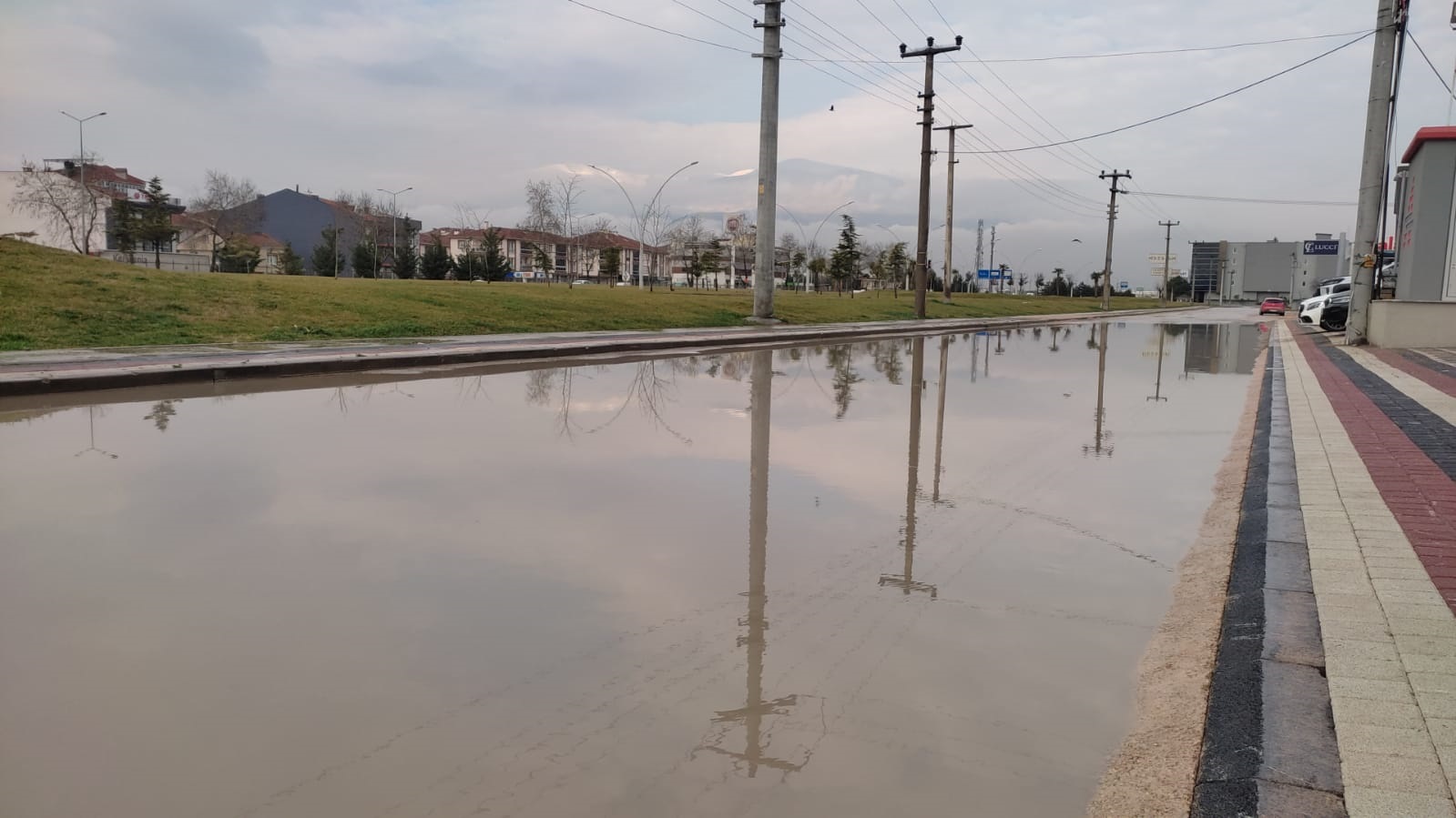 6 Eylül Caddesi göle döndü