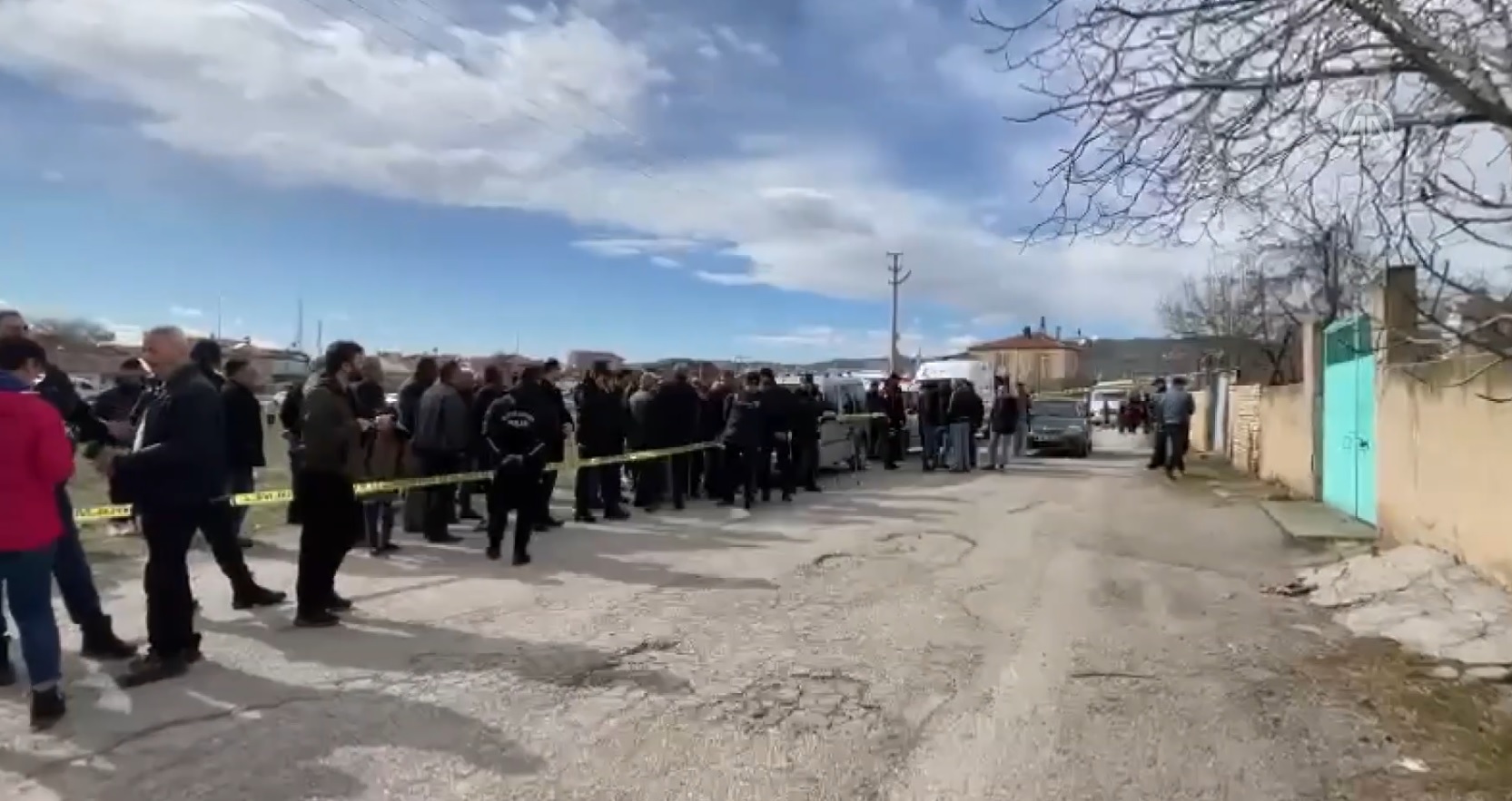 Bir kişi ailesinden 5 kişiyi silahla öldürdükten sonra intihar etti