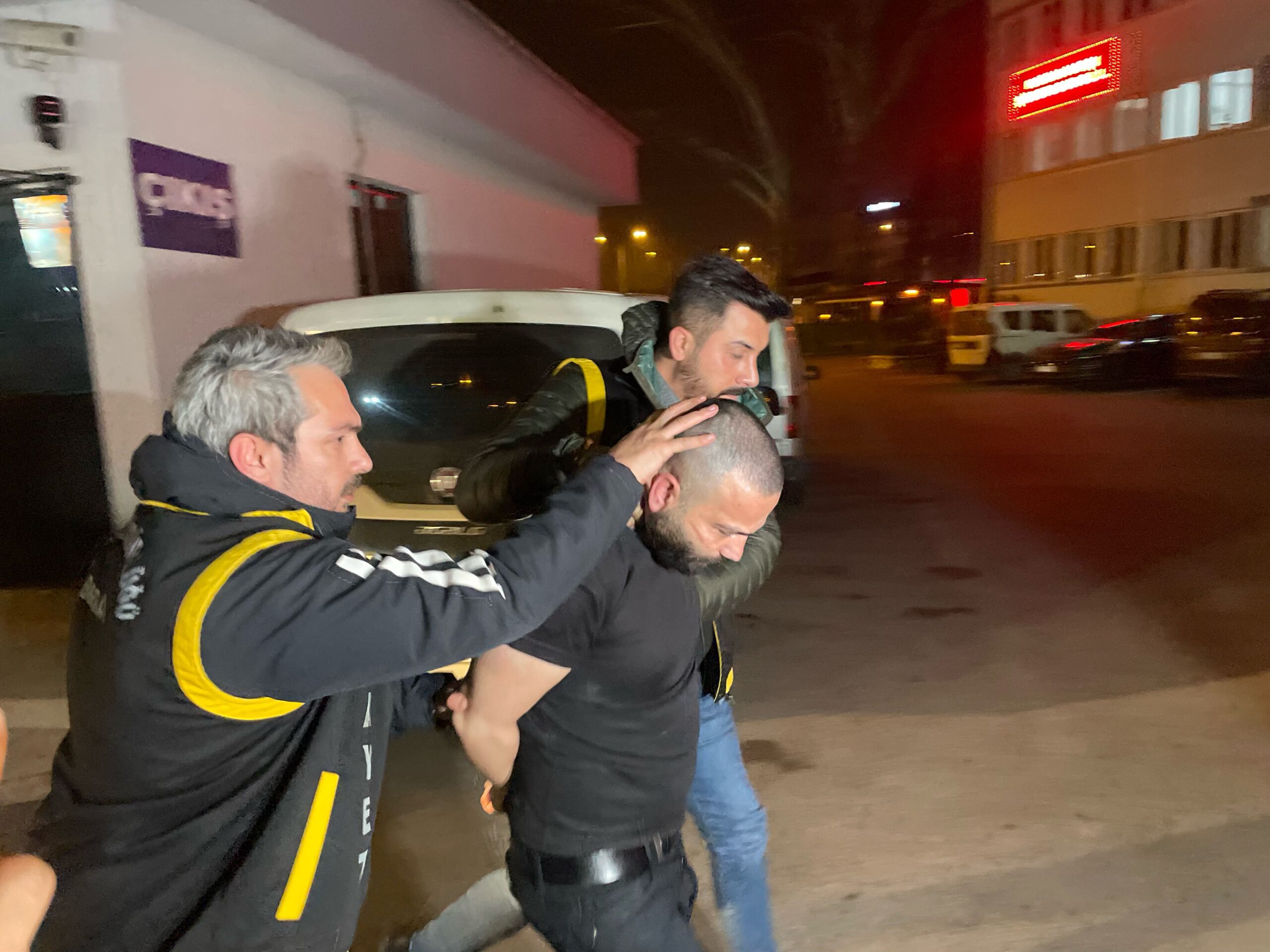 Bursa’da iki kişi silahla öldürüldü