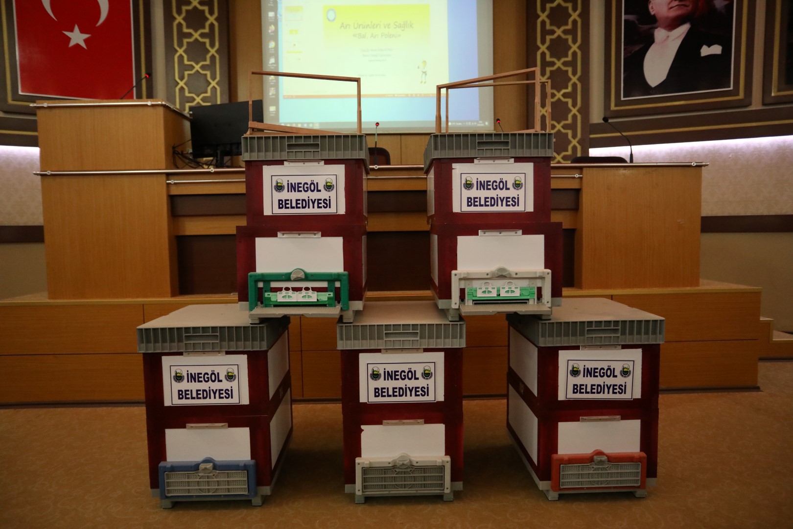 50 Üreticiye 250 arı kovanı dağıtıldı