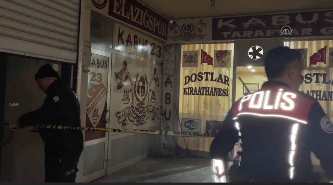 Kıraathanede düzenlenen silahlı saldırıda iki kişi yaralandı