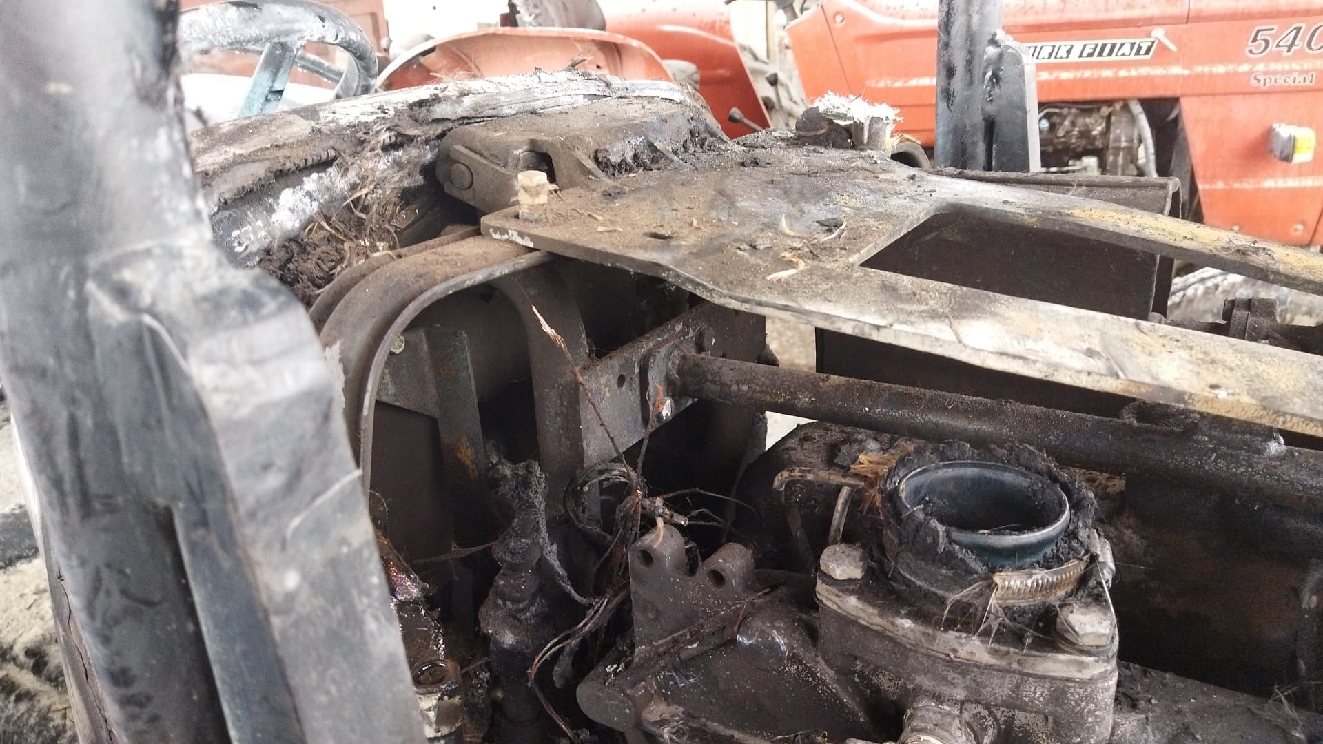 Traktör küle döndü