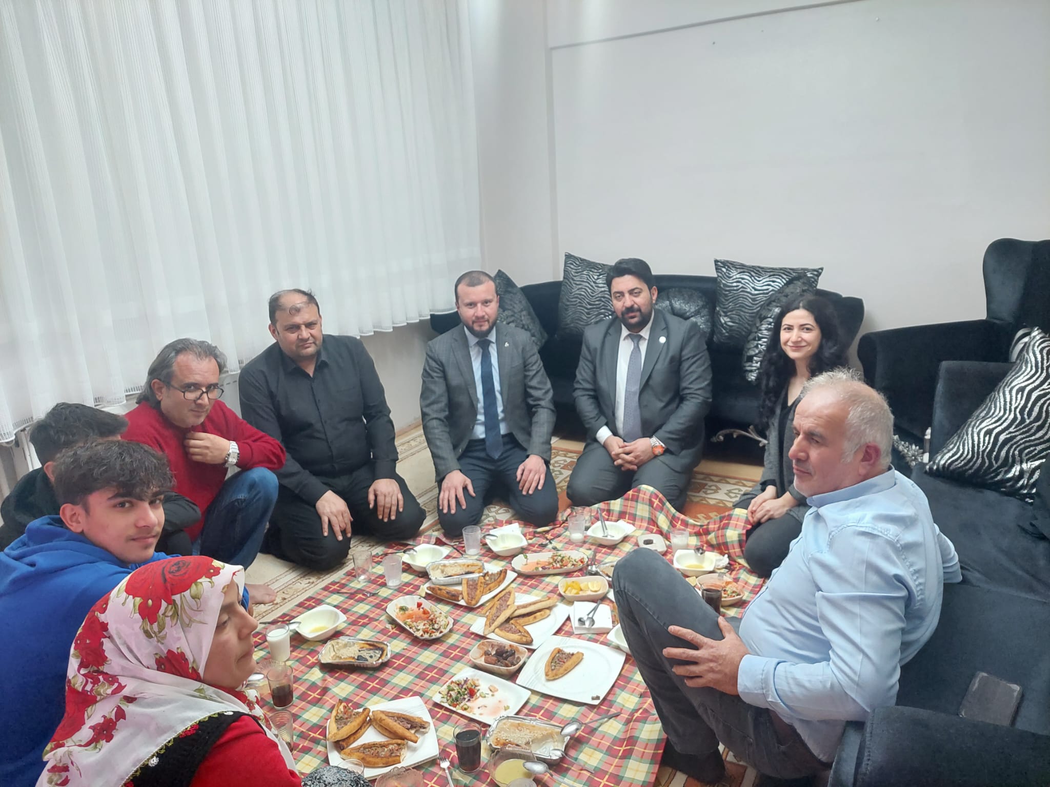 MHP sahanın her noktasında