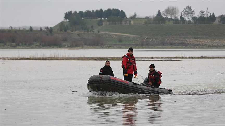 Şanlıurfa’da tırıyla sele kapılan sürücüyü arama çalışmaları sürüyor
