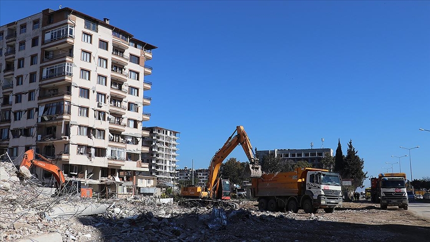 Hatay’da enkaz kaldırma ve yıkım çalışmaları 17 mahallede sürüyor