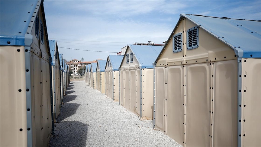 Hatay Hassa’da depremzedeler, kendi elektriğini üreten ısı yalıtımlı çadırlarda kalıyor