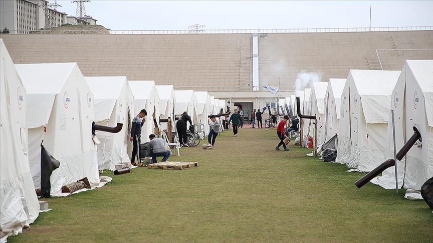 Çadır kentlerde barınan depremzedeler ramazanı buruk karşıladı