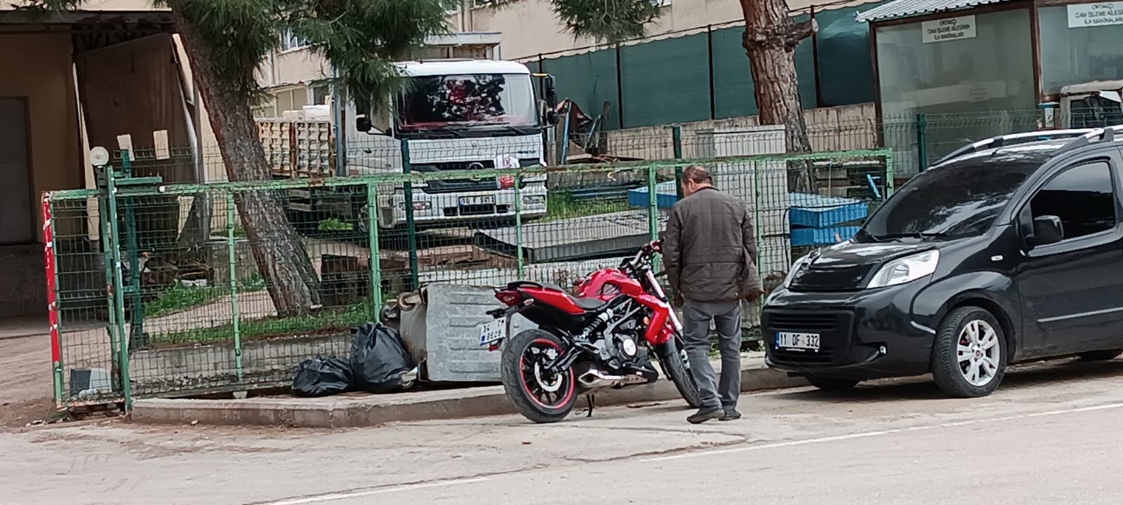 Önündeki aracı sollamak isterken, gözlerini hastanede açtı