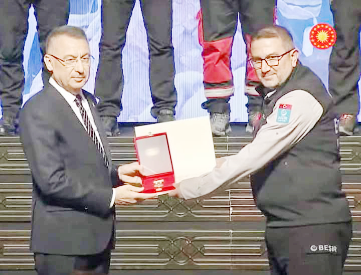 Gönüller yapan ‘Beşir’e, Devlet Üstün Fedakârlık Madalyası verildi