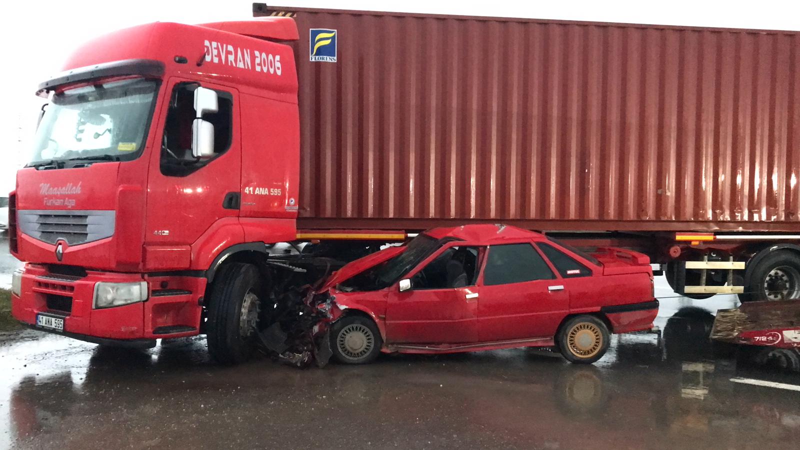 Tırla çarpışan otomobildeki 2 kişi yaralandı